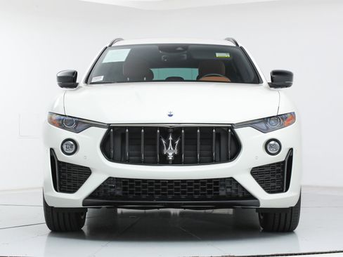 Certified 2022 Maserati Levante Modena image 8