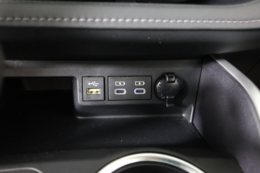 Used 2023 Toyota Highlander XLE AWD/4WD image 40