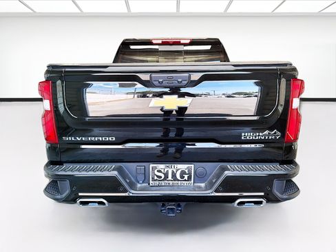 Used 2025 Chevrolet Silverado 1500 High Country w/ High Country Premium Package AWD/4WD image 5