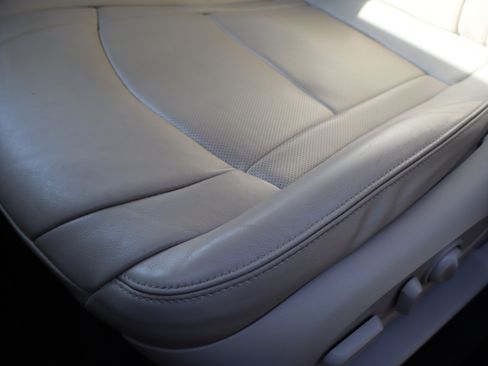 Used 2020 Buick Enclave Essence w/ Sound and Sites Package FWD image 43