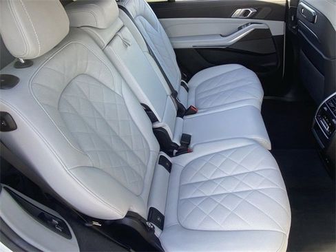 Certified 2025 BMW X7 xDrive40i w/ Premium Package image 15