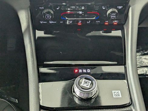 New 2025 Jeep Grand Cherokee Altitude image 21