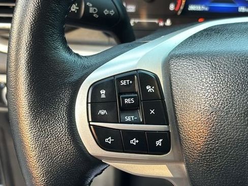 Used 2023 Ford Explorer XLT w/ Equipment Group 202A AWD/4WD image 15