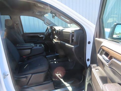 Used 2022 Chevrolet Silverado 1500 LT w/ Convenience Package II AWD/4WD image 23