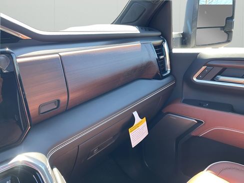 Certified 2025 GMC Sierra 2500 Denali Ultimate image 39