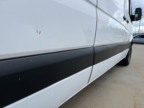 Used 2013 Mercedes-Benz Sprinter 2500 image 31