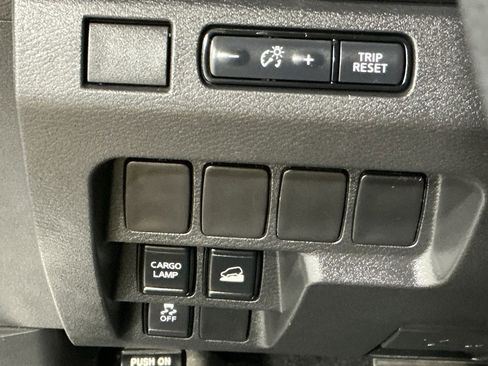 Used 2023 Nissan Frontier SV image 13