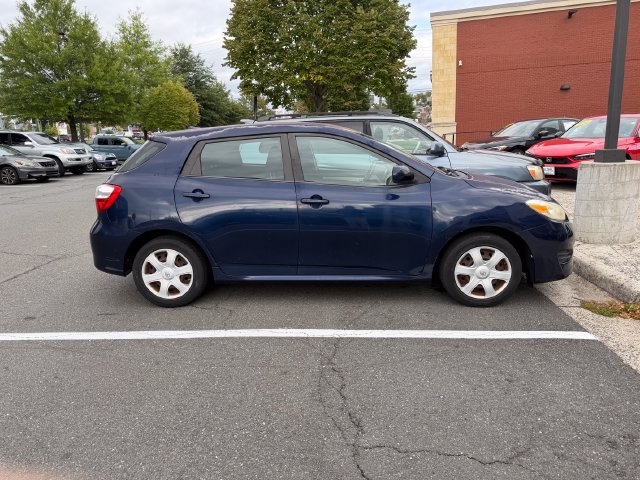 Used 2009 Toyota Matrix FWD image 2
