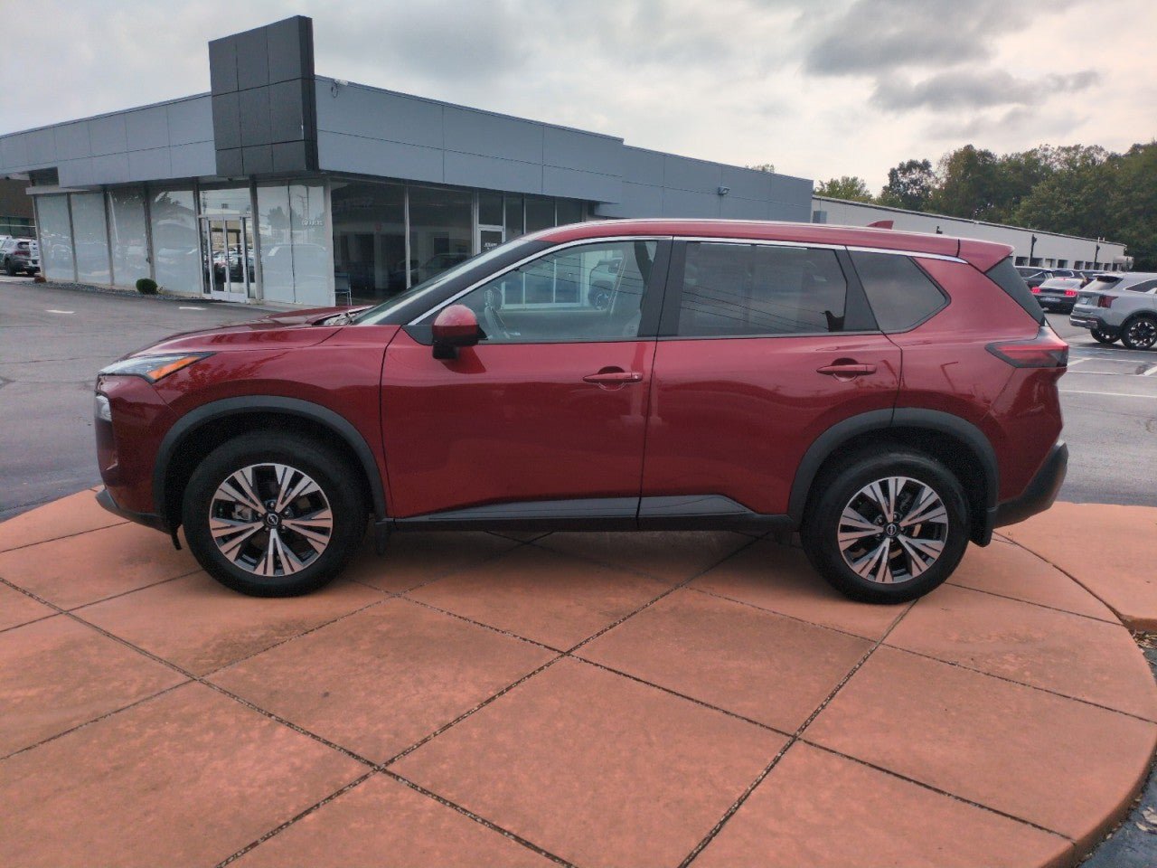 Used 2023 Nissan Rogue SV AWD/4WD image 4