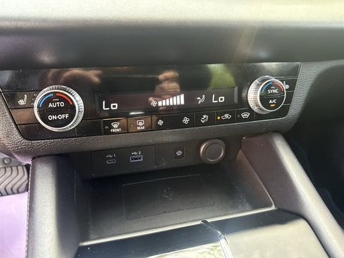 Used 2023 Mitsubishi Outlander SE AWD/4WD image 36