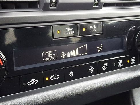 Used 2024 Nissan Pathfinder S image 28