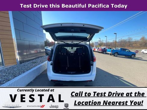 New 2026 Chrysler Pacifica Select image 9