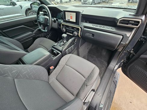 Used 2025 Toyota Tacoma SR AWD/4WD image 33