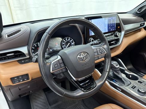 Used 2021 Toyota Highlander Platinum image 26