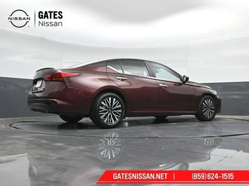 Used 2025 Nissan Altima 2.5 SV FWD image 35