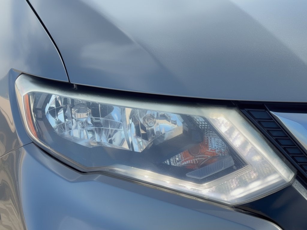 Used 2018 Nissan Rogue SV FWD image 12