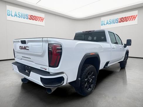 Used 2024 GMC Sierra 2500 AT4 w/ AT4 Preferred Package AWD/4WD image 3