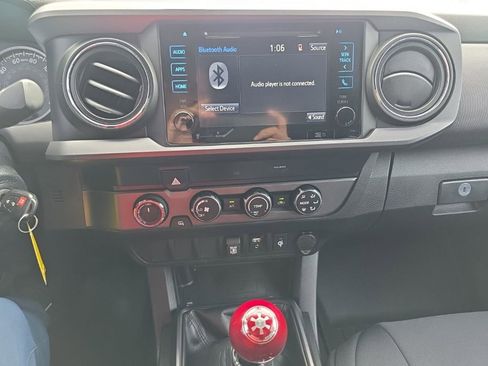 Used 2019 Toyota Tacoma TRD Off-Road AWD/4WD image 19