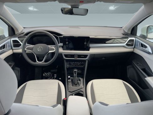 New 2026 Volkswagen Taos SE image 16