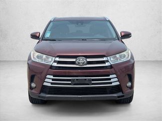 Used 2017 Toyota Highlander XLE FWD video 2