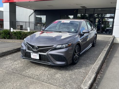 Certified 2023 Toyota Camry SE w/ Cold Weather Package FWD image 3