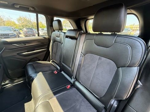 Used 2024 Jeep Grand Cherokee Altitude AWD/4WD image 30