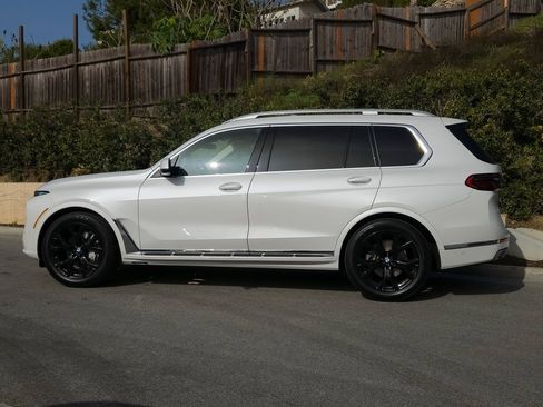 Used 2024 BMW X7 xDrive40i w/ Premium Package image 30