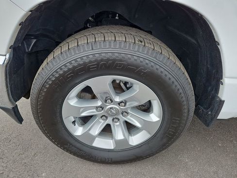 Used 2024 RAM 1500 Laramie image 34