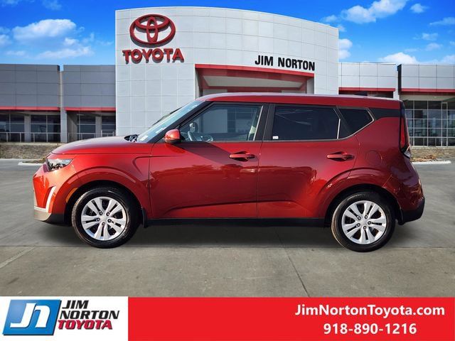 Used 2023 Kia Soul LX FWD image 4