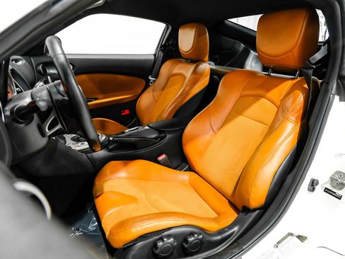 Used 2013 Nissan 370Z Touring image 32