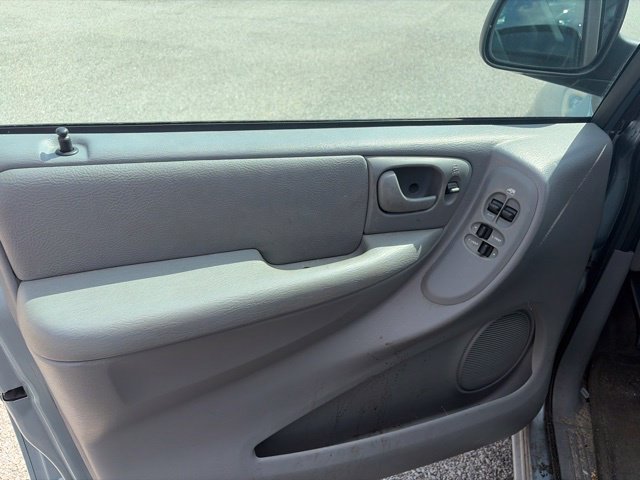 Used 2005 Chrysler Town & Country Touring FWD image 24