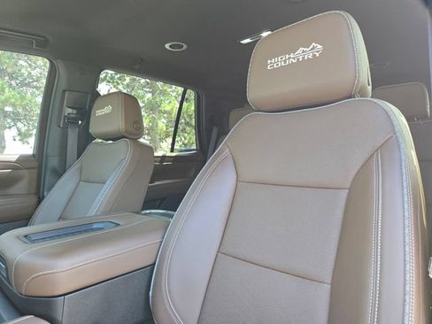 Used 2024 Chevrolet Tahoe High Country AWD/4WD image 13