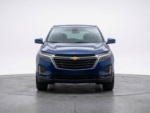 Used 2025 Chevrolet Equinox LT image 2