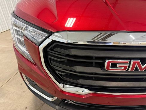 Used 2023 GMC Terrain SLE w/ Driver Convenience Package AWD/4WD image 4