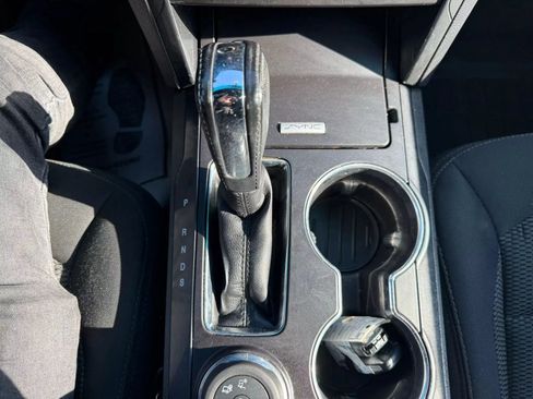 Used 2017 Ford Explorer XLT image 22