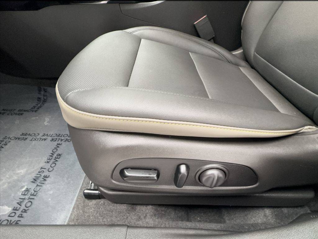 Used 2025 Chevrolet Trax ACTIV w/ Driver Confidence Package FWD image 21