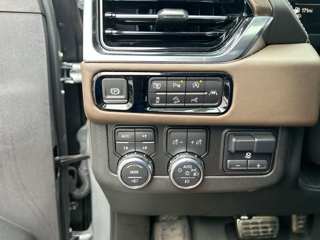 Used 2025 GMC Yukon Denali Ultimate AWD/4WD image 23