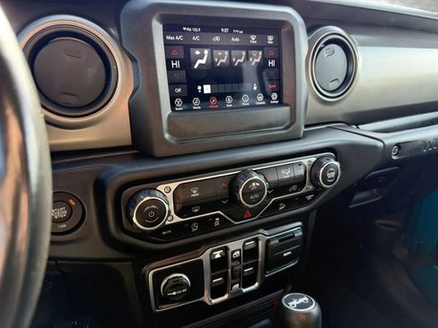 Used 2019 Jeep Wrangler Unlimited Sport S AWD/4WD image 19