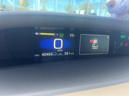 Used 2021 Toyota Prius LE image 6