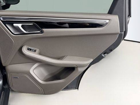 Used 2021 Porsche Macan image 26