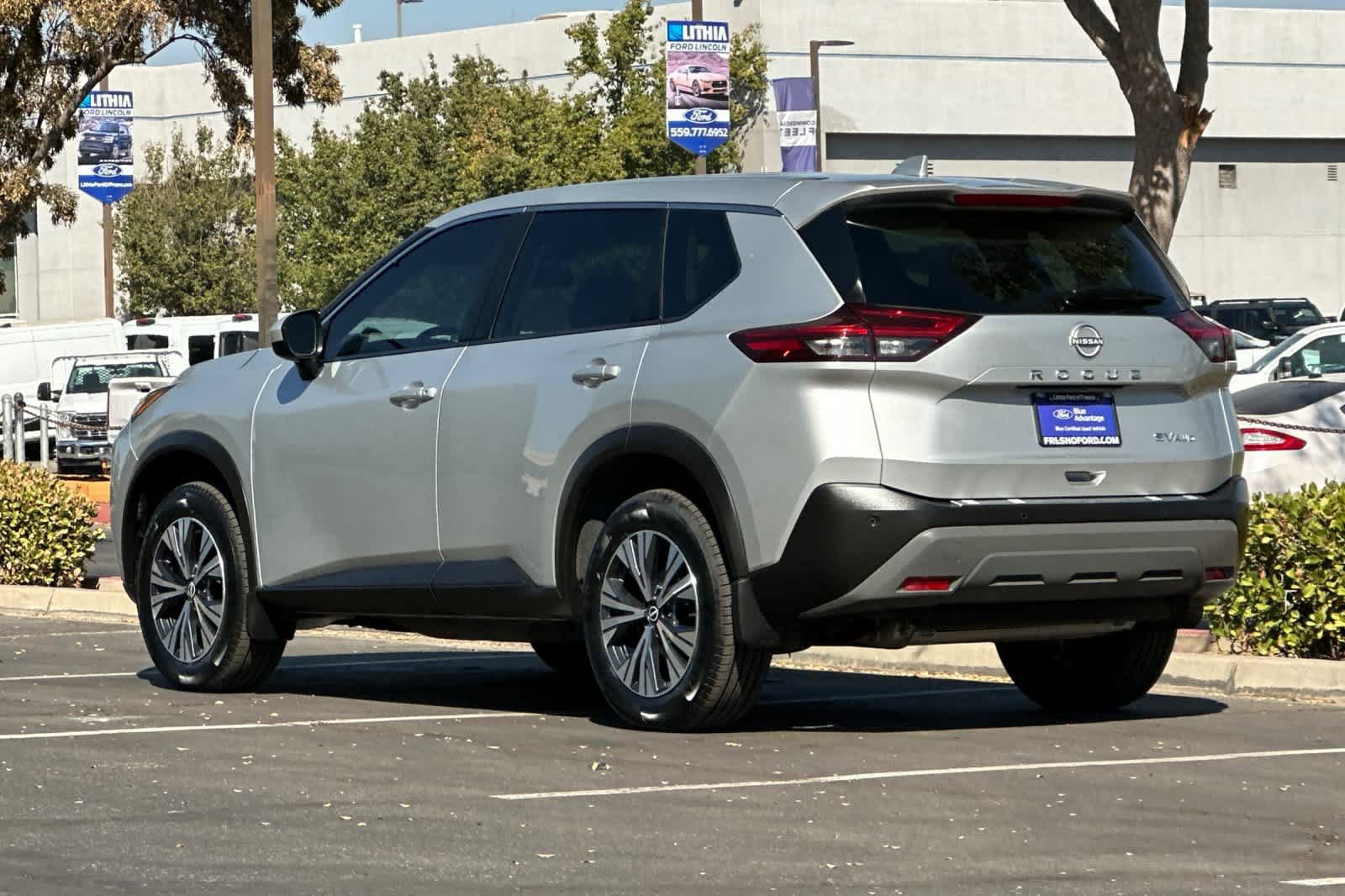 Used 2023 Nissan Rogue SV AWD/4WD image 7