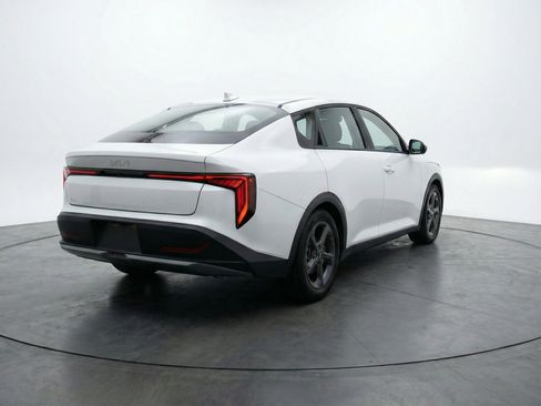 Used 2025 Kia K4 LXS image 9