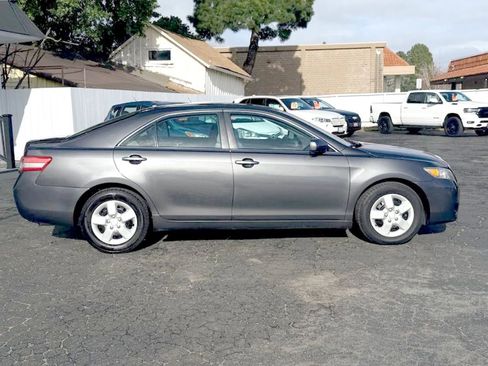 Used 2010 Toyota Camry LE image 7