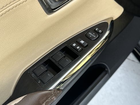 Used 2017 Toyota Avalon XLE image 15