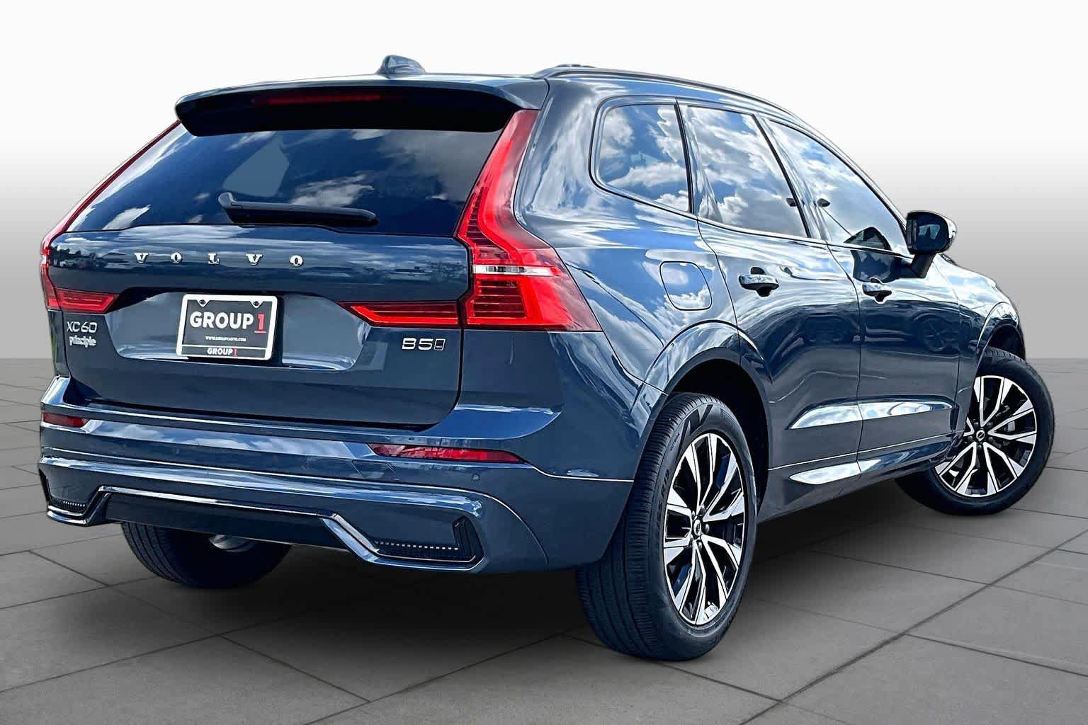 Used 2024 Volvo XC60 B5 Core AWD/4WD image 12