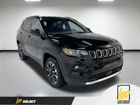 Used 2023 Jeep Compass Limited AWD/4WD image 5