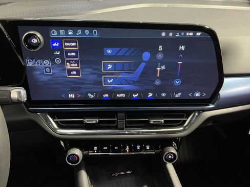 New 2026 Chevrolet Equinox EV LT image 29