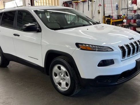 Used 2017 Jeep Cherokee Sport AWD/4WD image 4