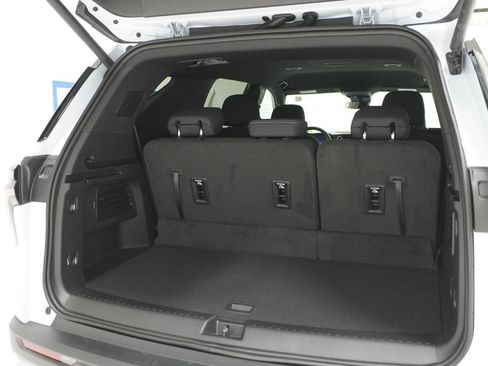 New 2026 Chevrolet Traverse LT FWD image 32
