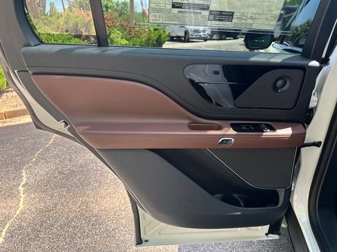 New 2026 Lincoln Aviator Reserve w/ Jet Appearance Package AWD/4WD image 20